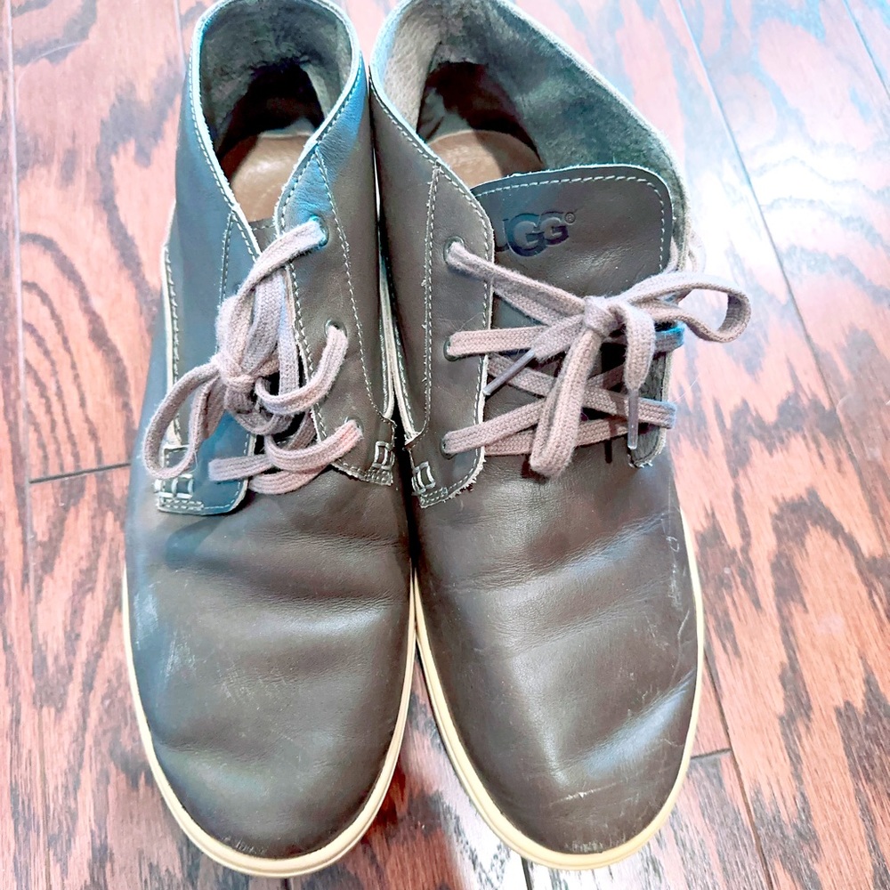 UGG men’s leather lace up shoes /low top boots